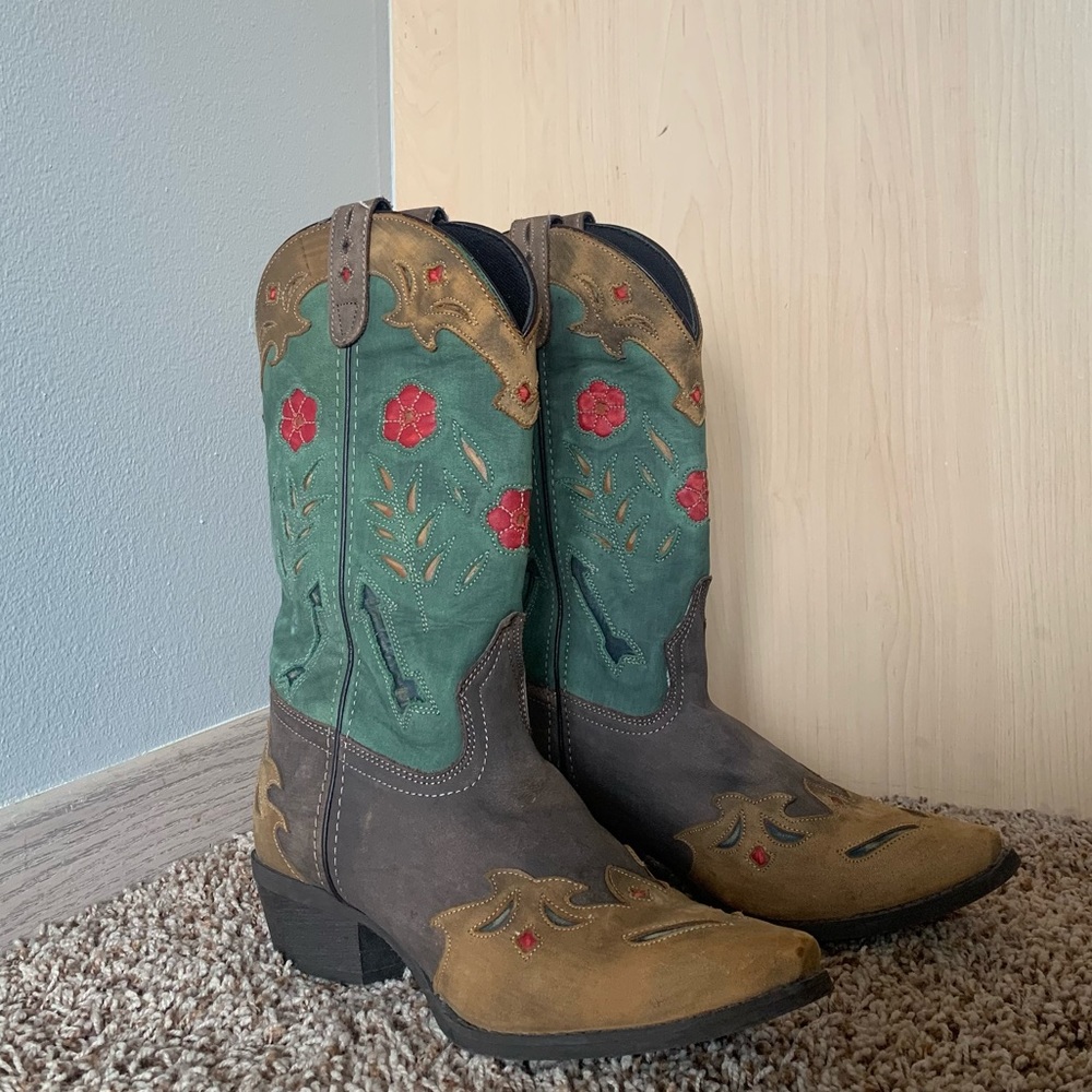 Floral cowboy boots!!!